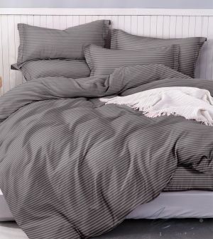 Zweifarbiger, grüner Damenpullover mit Intarsien und „O“-Ausschnitt