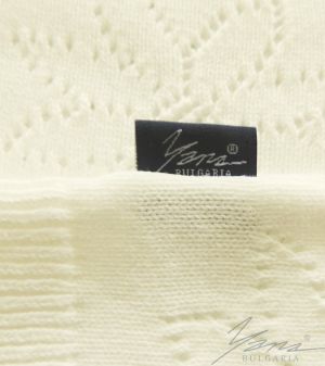 Дамски пуловер бие с къси ръкави екрю