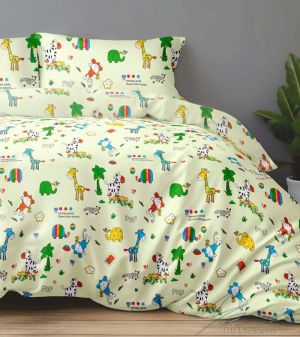 Children's jungle-themed bedding