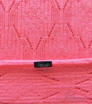 Women's crew neck sweater in pink