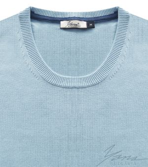 Women's crew neck sweater in light blue
