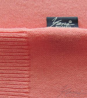 Women's crew neck sweater in coral
